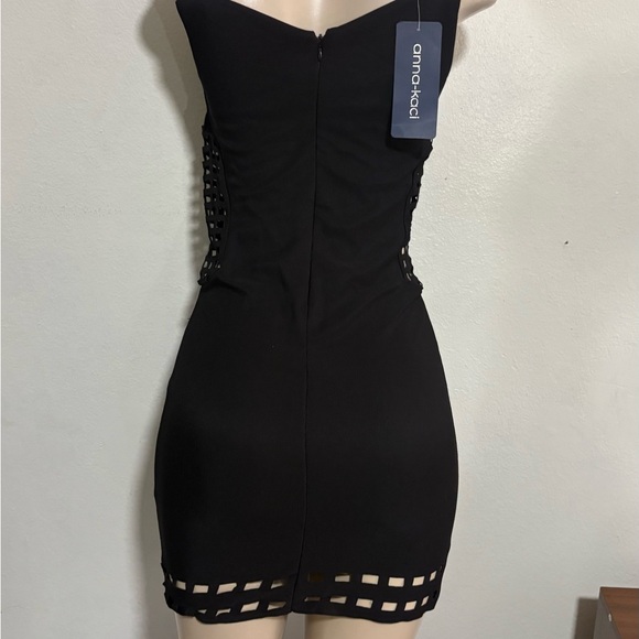 Chic Black Sleeveless Mini Dress - Picture 6 of 8